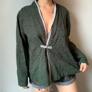 **$6 items! DONATED BY 6/1** Chinese Open Top with Knot and Tie Closure